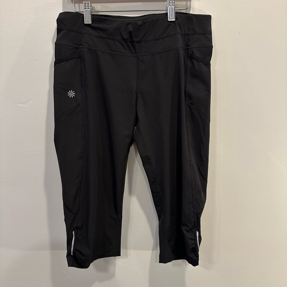 Athleta Black Women's Athletic crop pants. Size M.